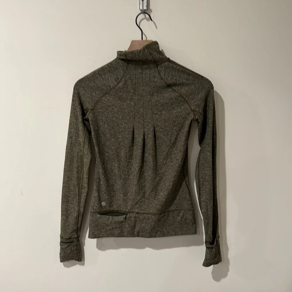 • Lululemon • Women’s Rush Hour 1/2 Zip Sweatshirt  Heathered Military Green 2